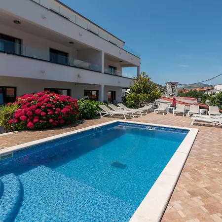 Maca & With Heated Pool Near 50m Trogir