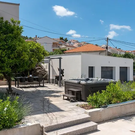Maca & Apartment Trogir