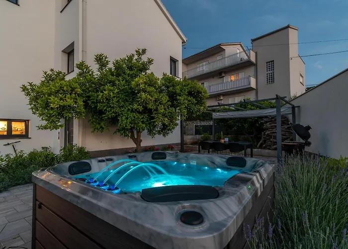 Maca & With Heated Pool Near 50m Apartment *