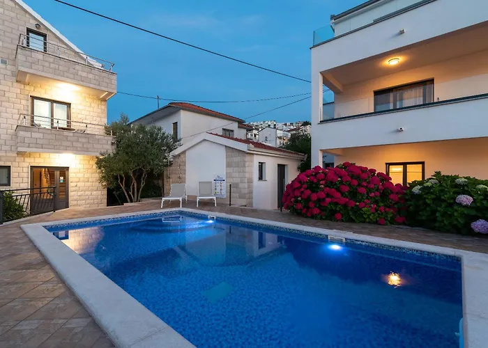 Apartment Maca & With Heated Pool Near 50m
