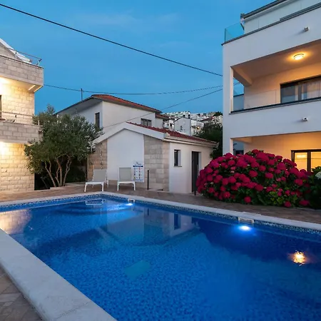 아파트 Maca & With Heated Pool Near 50m