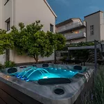 Maca & With Heated Pool Near 50m Lägenhet *
