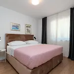 Lägenhet Maca & With Heated Pool Near 50m Trogir