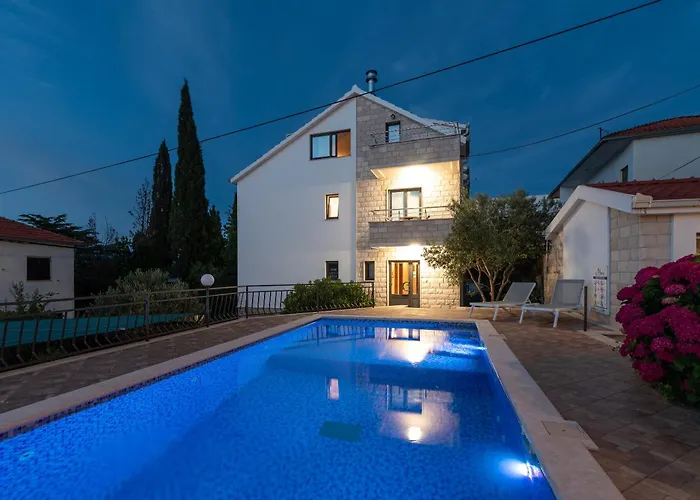 Maca & With Heated Pool Near 50m تروغير