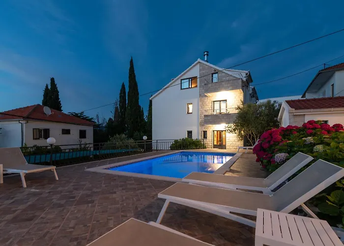 Maca & With Heated Pool Near 50m شقة تروغير