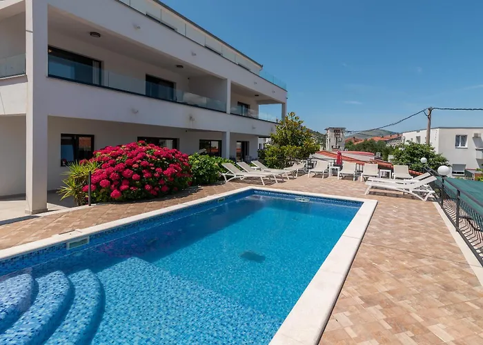 Maca & With Heated Pool Near 50m تروغير