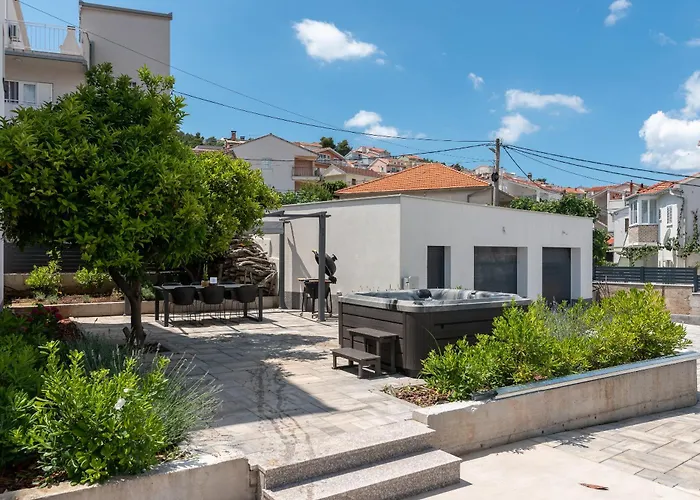 Maca & With Heated Pool Near 50m شقة تروغير