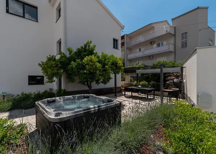 Maca & With Heated Pool Near 50m * تروغير